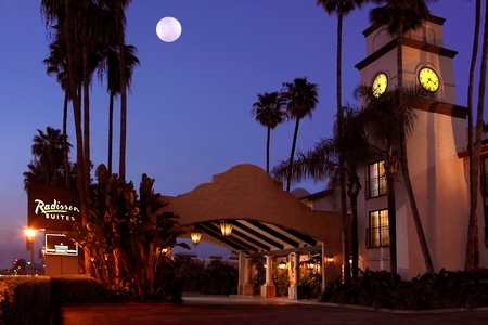 Radisson nighttime moon HURRY! FREE One Night Stay at Radissons Park Inn Hotels {limited time only, go NOW}!